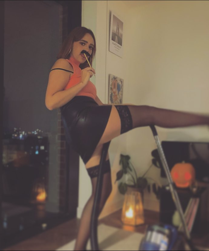 it’s strange, but it’s true 🤠🎸✨🍒🤷🏽‍♀️🎶🥸🎤😎