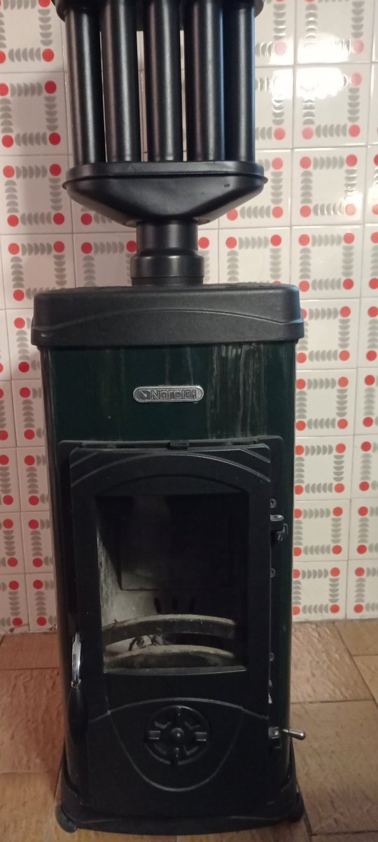 Just reinstalled the fire! First fire of the cold season this evening 🔥🔥#Firestove #Italia #Langa #toasty