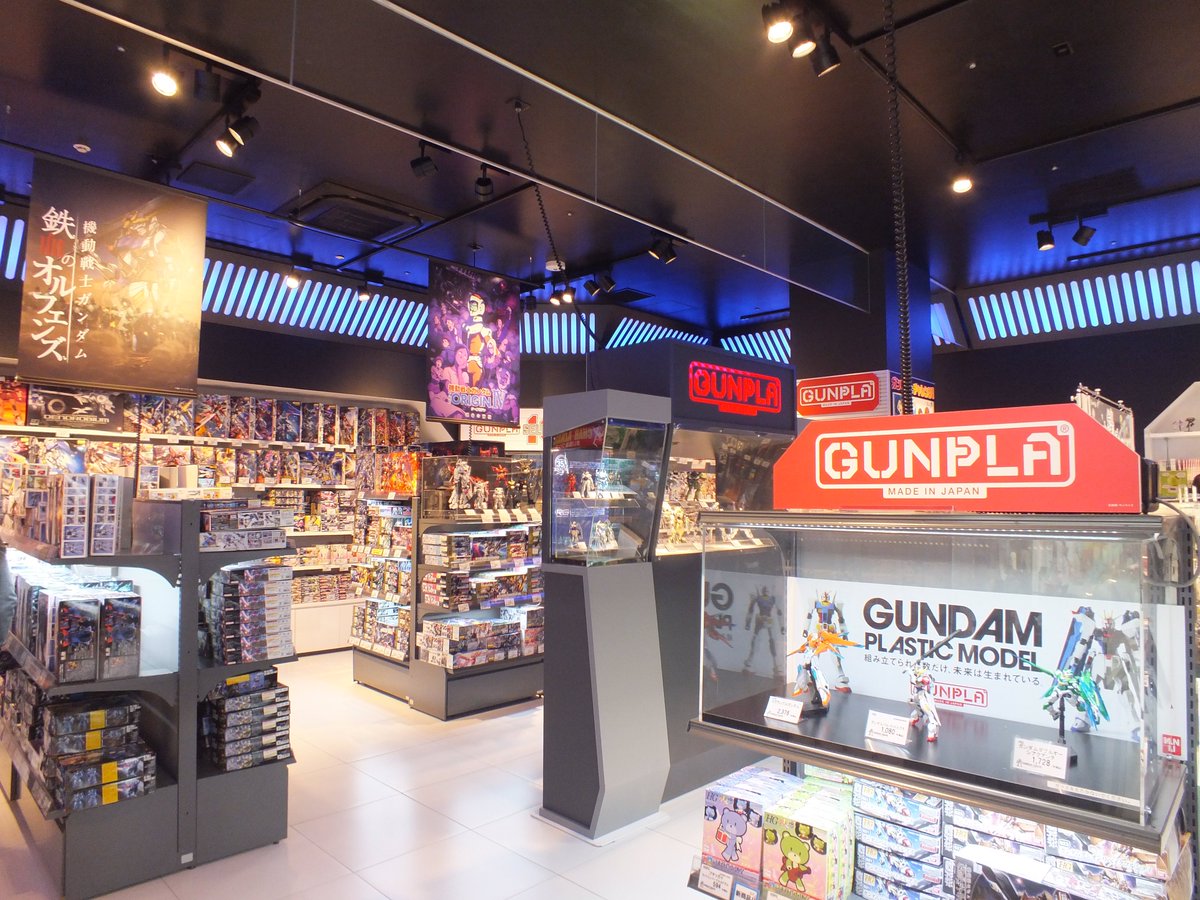 ガンダムスクウェアが閉店するので今までの思い出貼っときます。4年前にいったスクウェアのガンダムWフェアは最高でした!ありがとうございます! 