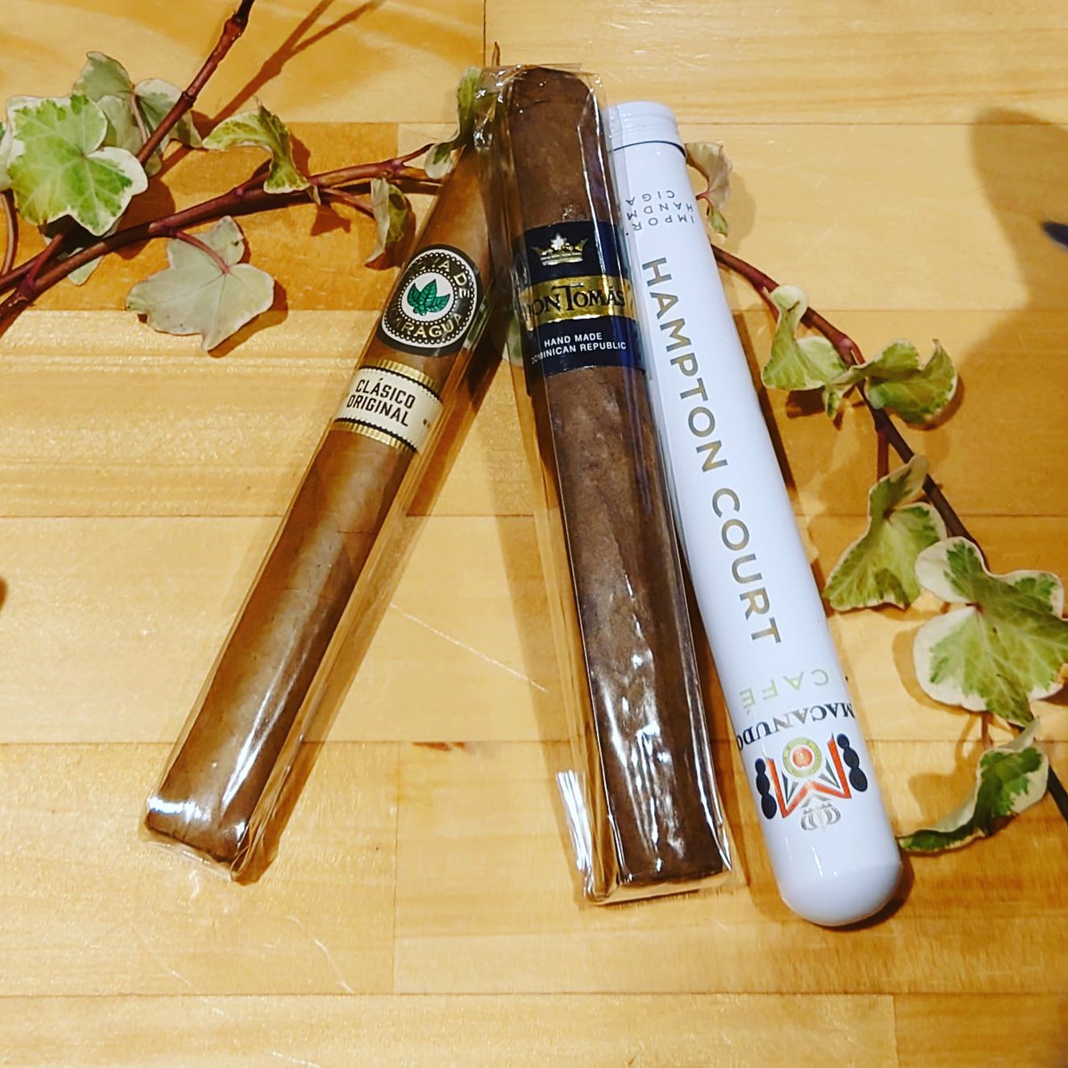 マカヌード・マデューロ
ドミニカ産
ドン・トーマス
ドミニカ産
ホヤ　デ　ニカラグア
ニカラグア産
新入荷しました。

#プレミアムシガー #マカヌード #ドントーマス #ホヤデニカラグア #シガー #葉巻 #ドミニカ #ニカラグア #シガーバー