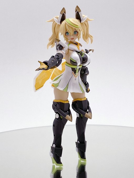 ジェネ完成!
近くで見ると荒い処も多いですが、パーツポロリや
水転写シールが指にくっついて破れてヽ(`Д'#)ノ ムキー!!
ってなりながら頑張りました。
#ジェネ (ステライノセントVer.) 