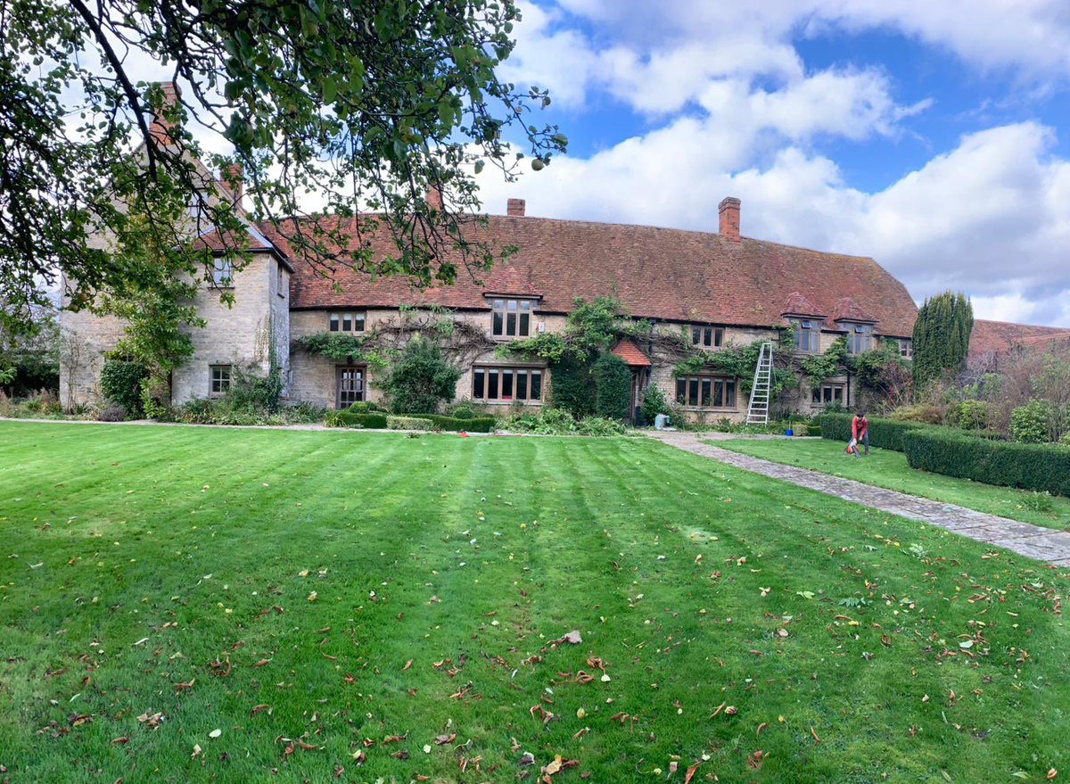 TheTytheBarn1's tweet photo. We’re in! The renovation of our luxury new wedding accommodation - The Farmhouse has begun! Follow us and keep up to date with this exciting adventure! Ready in JUNE 2022!#weddingaccommodation #luxurystay #destinationwedding #twonightstay #oxfordshirestay #oxfordshirebarn #tythe https://t.co/BhL1wIVJLf