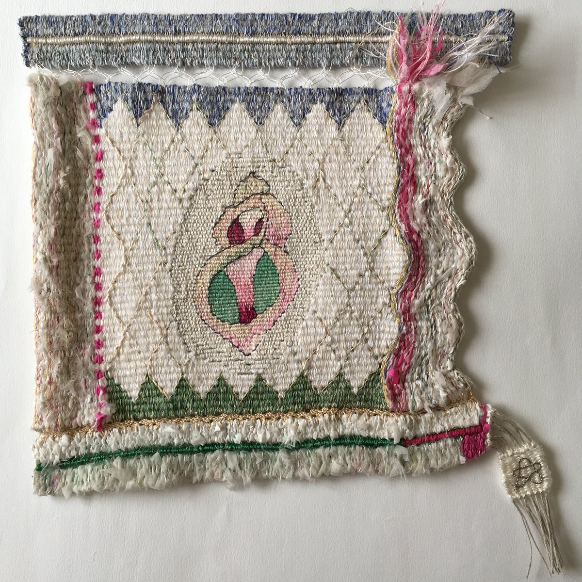 britishtapestry's tweet photo. Claire Buckley's Silk piece "Protected Shell" 40 x 35cm "... finding shells that are the hard protective case of a living creature, but broken open revealing the beautiful swirling forms of inner structures and colours."
#whitchurchsilkmill #britishtapestrygroup #farfieldmill https://t.co/5YFIQZSX3A