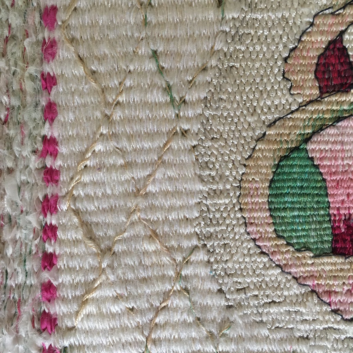 britishtapestry's tweet photo. Claire Buckley's Silk piece "Protected Shell" 40 x 35cm "... finding shells that are the hard protective case of a living creature, but broken open revealing the beautiful swirling forms of inner structures and colours."
#whitchurchsilkmill #britishtapestrygroup #farfieldmill https://t.co/5YFIQZSX3A