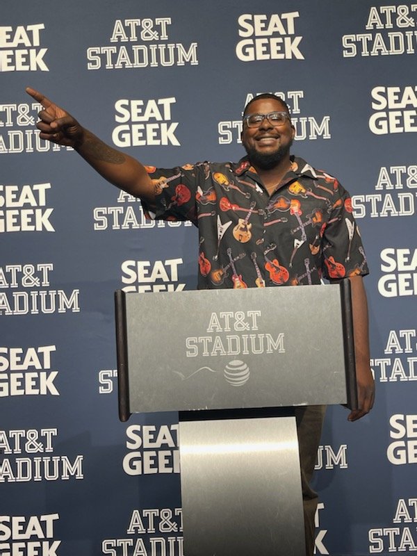 WeBombFirst23's tweet photo. just a few pics of me being at the stadium and stuff https://t.co/LAD94XJZgy