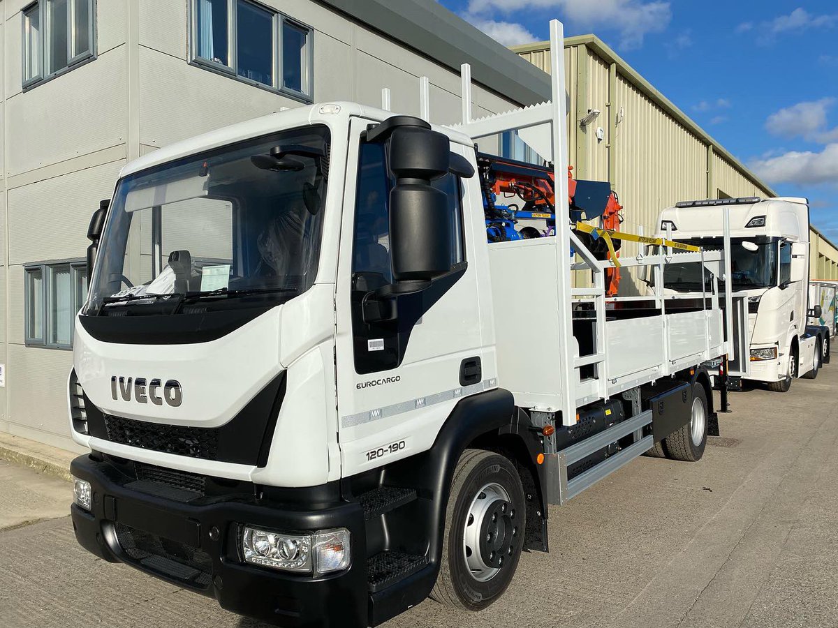 mwhullltd's tweet photo. Another Pole Erection Unit for Access Hire Nationwide (part of the Kelling Group) to add to their expanding fleet. @IVECOUK chassis supplied by Northern Commercials Ltd. Thank you to #AccessHire #KellingGroup & #NorthernCommercials for the business. #MartinWilliamsHull https://t.co/Tg4PvkBcZC