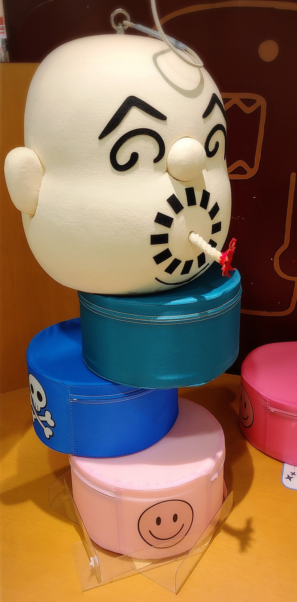 もりもとちとせ Twitterissa きょうから始まったnhkキャラクターショップ東京駅店の だるま落とし をやってきました 生首フィギュアがとても可愛い なんと手作りとのこと ゲーム難しすぎて今日ほど己のだるま落としの才能の無さを悔やんだ日はないです 笑 缶