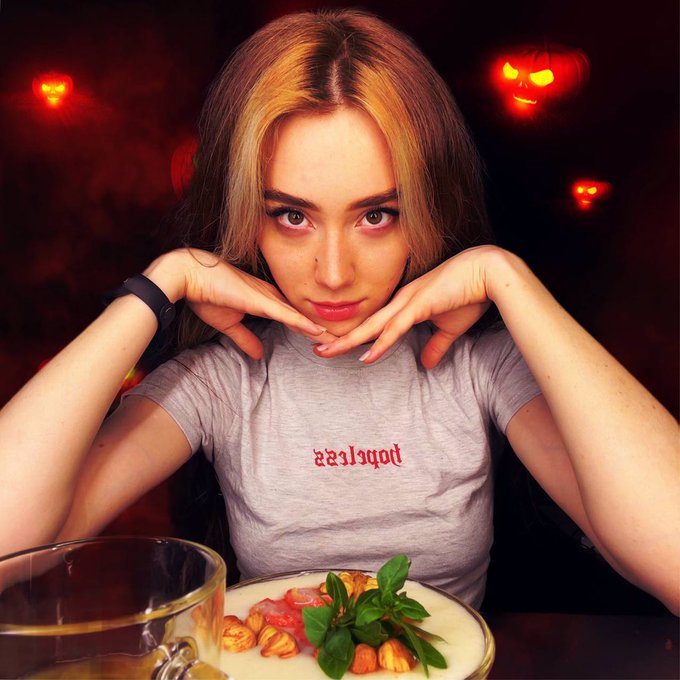 There is nothing better than a elicious morning halloween breakfast😍 How was your holiday yesterday?🥰🎃