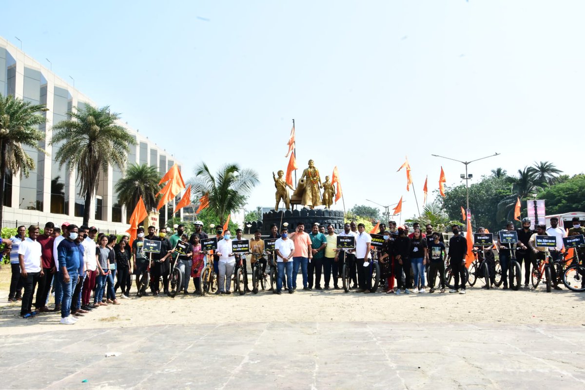 PrasadMogre3's tweet photo. 📍अंधेरी (पश्चिम) विधानसभा, मुंबई 
हेच का अच्छे दिन?
केंद्र सरकारने केलेल्या #PetrolDieselPriceHike विरोधात युवासेना चे सायकल रॅली काढुन महाराष्ट्र राज्यव्यापी आंदोलन. 
#BJPfailsIndia #YuvaSenaProtest
@AUThackeray @SardesaiVarun @AmolGKirtikar @ShivsenaWest @RameshWanjle https://t.co/JsElv0jEtN