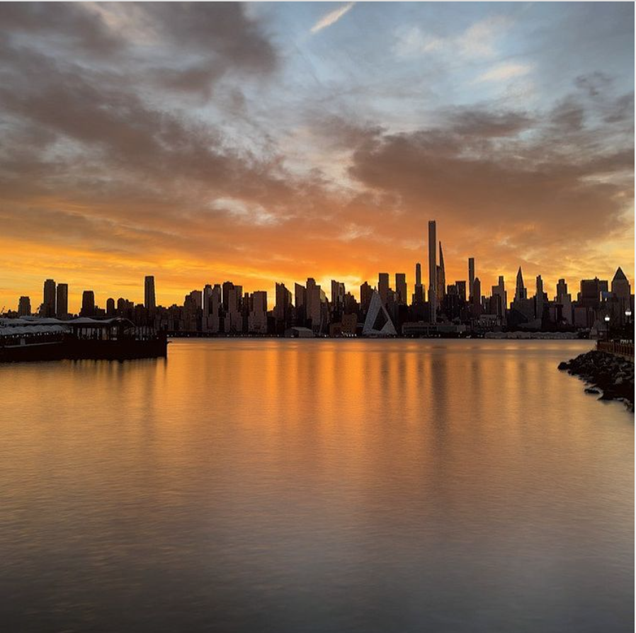 RiverHouse11apt's tweet photo. Morning Magnificence as captured by @connieklubephoto

#RiverHouse11 #PortImperial #Weehawken https://t.co/CXDbpnMUof