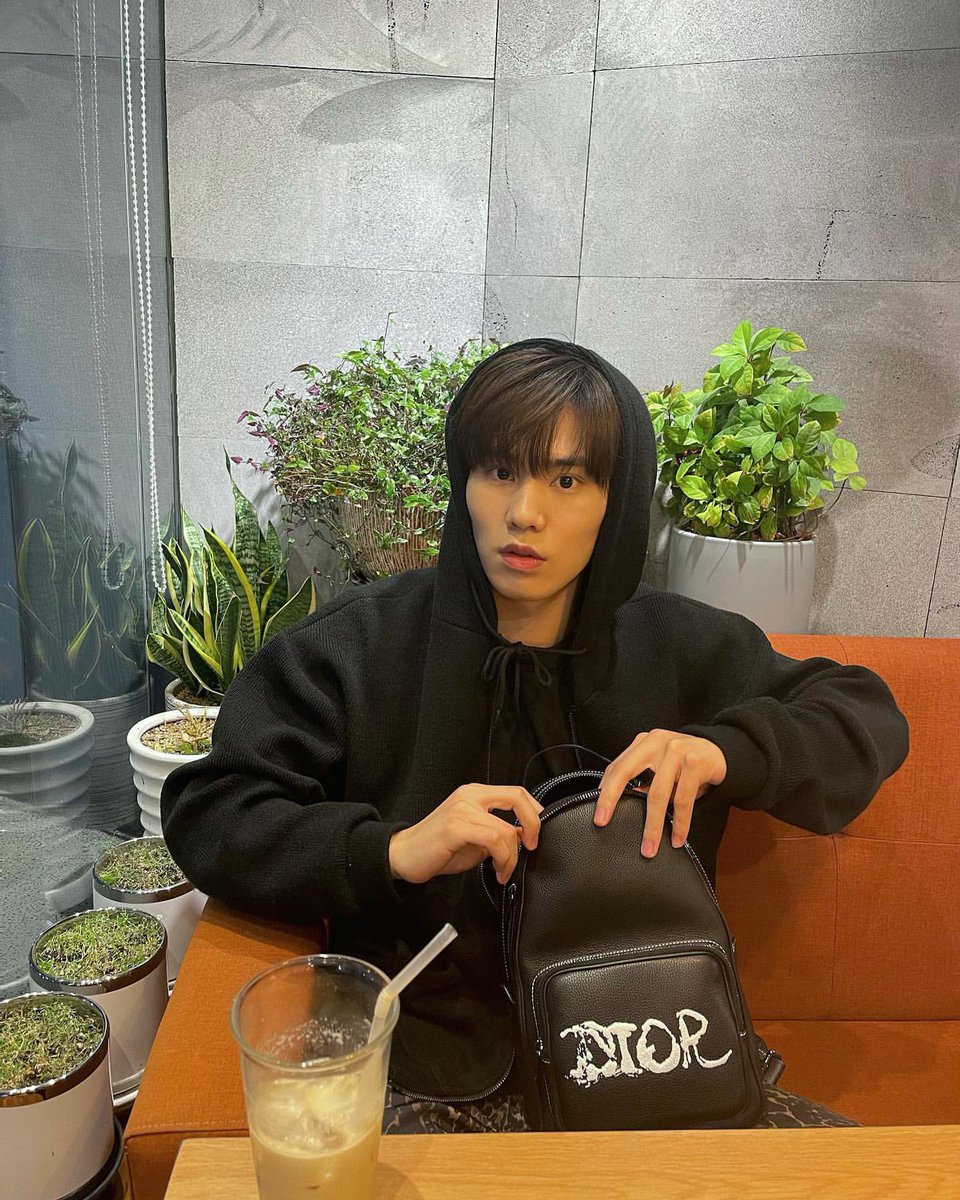 ًROCKY tweet media