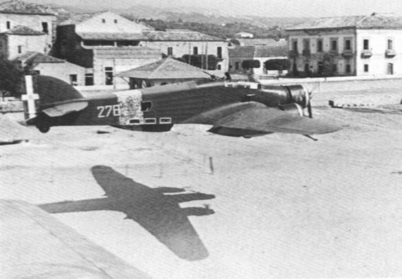 assoaeroarma's tweet photo. Il #velivolo della settimana (e della prossima): S.M.79 #Sparviero, tra gli aerei italiani più popolari in campo civile e militare. #Trimotore #aerosilurante, stabilì 26 #record e fu il più veloce #bombardiere al mondo. #SM79
Info: sito #AviatoridItalia⤵️
https://t.co/5mDjyWgKxn https://t.co/qmlpZtXAYF
