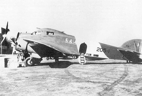 assoaeroarma's tweet photo. Il #velivolo della settimana (e della prossima): S.M.79 #Sparviero, tra gli aerei italiani più popolari in campo civile e militare. #Trimotore #aerosilurante, stabilì 26 #record e fu il più veloce #bombardiere al mondo. #SM79
Info: sito #AviatoridItalia⤵️
https://t.co/5mDjyWgKxn https://t.co/qmlpZtXAYF