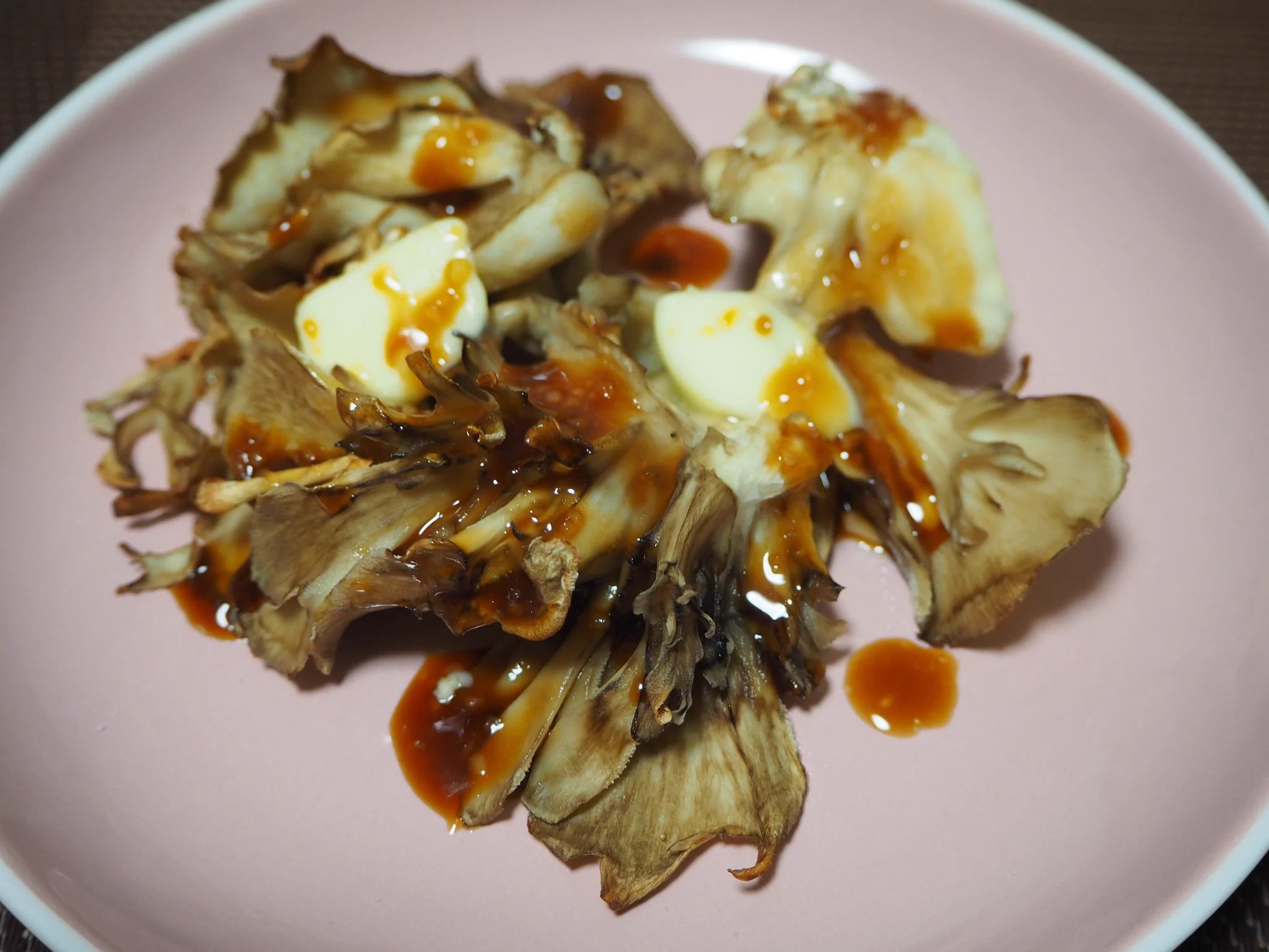 これ見てすぐ舞茸買ってきた！
肝心の胡椒忘れたけどめちゃくちゃ美味しかった！！！(塩バター醤油オイスター🧄)明日も食べる！！！
@igarashi_yukari  