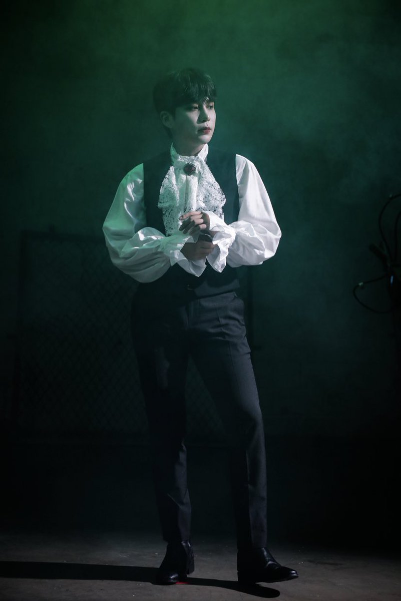 this jongho in full screen