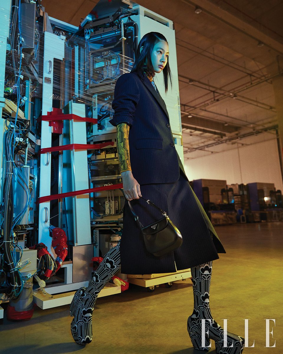 Prada's tweet photo. On @ELLE_KOREA, #HoyeonJung wears #PradaFW21 photographed by #SunhyeShin.
Fashion Editor: Mikang Kim

#PradaEditorials #PradaFW21 https://t.co/VPSXOlrNrN
