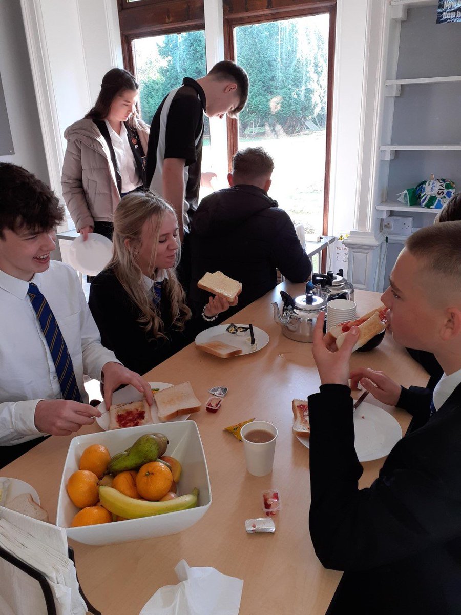 MoonHallReigate's tweet image. Year 11's have tea and toast as a special breaktime treat. So important our pupils are awarded special privileges as a "thank you" for the senior roles they step up to do here at school @ISC_schools @isaschools #leadership #pupildevelopment #ambassadors #gratitude #lifeskills