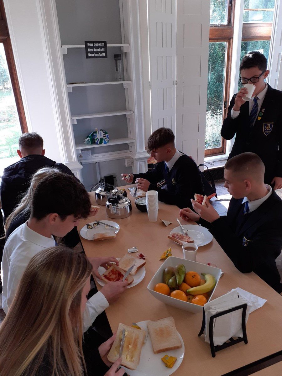 MoonHallReigate's tweet image. Year 11's have tea and toast as a special breaktime treat. So important our pupils are awarded special privileges as a "thank you" for the senior roles they step up to do here at school @ISC_schools @isaschools #leadership #pupildevelopment #ambassadors #gratitude #lifeskills