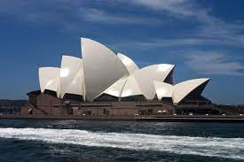 SidWandeler's tweet photo. After 18 months, residents of Australia can travel again! Families being reunited and tourism getting back on track. #ahsbem2AT https://t.co/488roInCSQ