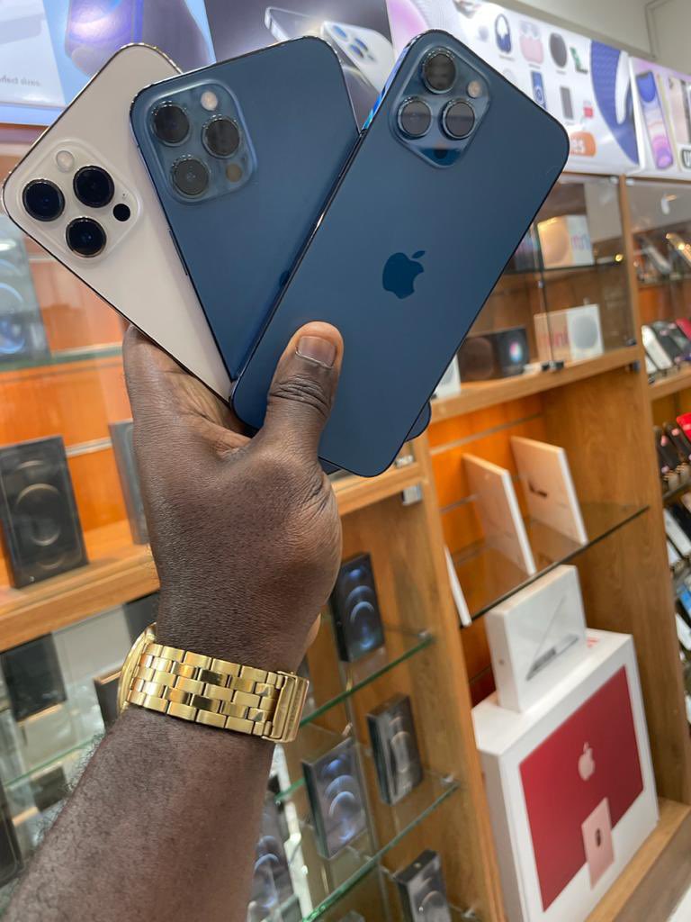 EBOGAD3's tweet photo. Cool prices just dm me for your apple iPhone and any products… 0249210336… Swapping is allowed…!NO HIDDEN FAULTS https://t.co/KseQEy8K38