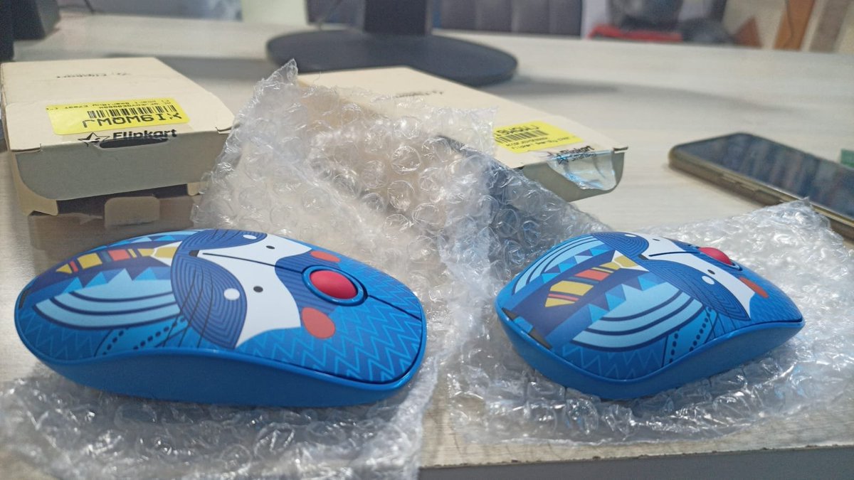 AskTheAbid's tweet photo. Hello @Flipkart @flipkartsupport @FlipkartStories Can you please explain how did this happened? what i ordered and what u have sent. Being a plus member since 3 years i don't expect this type of service. #flipkartscam #FlipkartCheats https://t.co/K7t15Pa9FR
