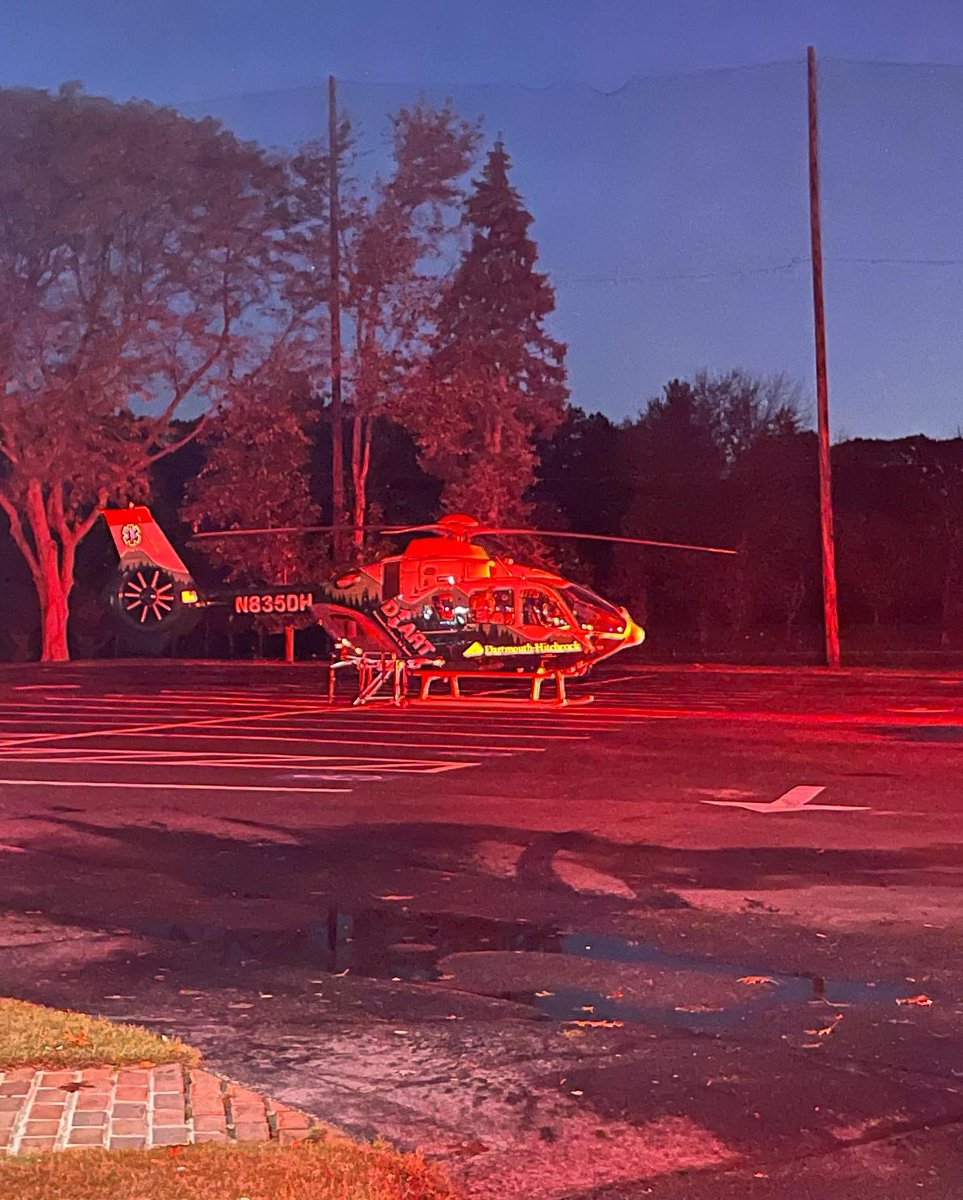 NewtonFireDept's tweet image. 11/1 While you were sleeping: Rescue 1, Ladder 1, Engine 2 and @FallonAmb responded to secure a “Landing Zone” for a Medflight. We usually work with Boston Medflight, so seeing the DHART was a rare treat.