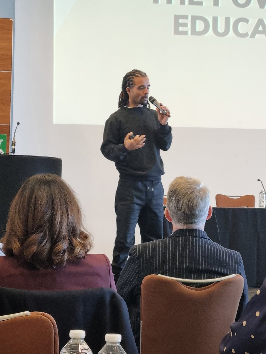 JulaanGovier's tweet photo. Thanks for such an inspirational presentation from @akalamusic today at the #LEOConference21! Plenty of food for thought! The power of education is truly transformational! 👏 https://t.co/PWhjuKAvLv