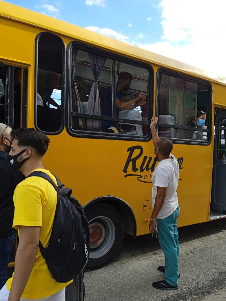 osanamoleriop's tweet photo. ¡Lo logramos! Más de 2500 alumnos llegaron ayer al campus de #UCLVnuestra para continuar su formación.
👉 Llegue nuestro agradecimiento al PCC, el Gobierno y la Dirección de Transporte de Villa Clara, Cfgos, SS, CA y Camagüey por su apoyo para hacer realidad este sueño. 👏🇨🇺👏 https://t.co/BkD80iJDZD