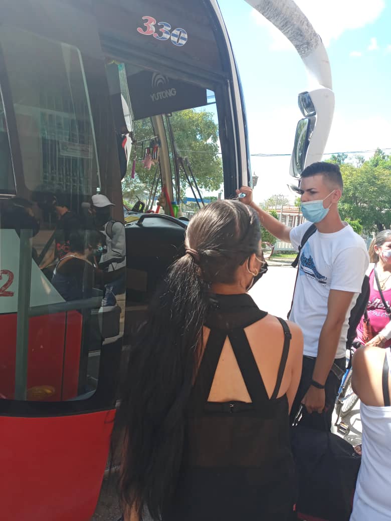 ¡Lo logramos! Más de 2500 alumnos llegaron ayer al campus de #UCLVnuestra para continuar su formación.
👉 Llegue nuestro agradecimiento al PCC, el Gobierno y la Dirección de Transporte de Villa Clara, Cfgos, SS, CA y Camagüey por su apoyo para hacer realidad este sueño. 👏🇨🇺👏