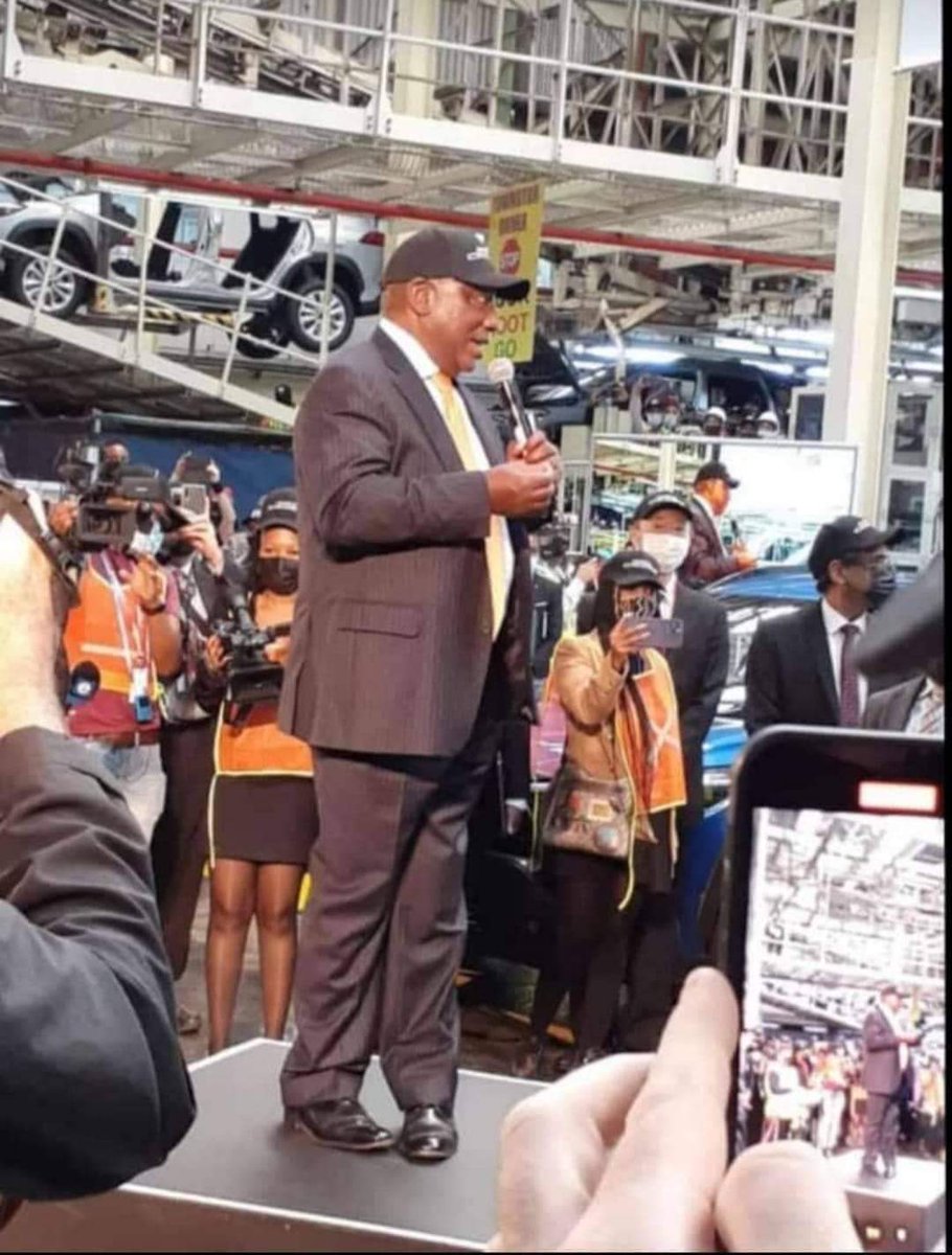 BraTokolloZA_'s tweet photo. @CyrilRamaphosa When will these Camara men show your legs,it's summer #ShowYourLegs 😊😊 https://t.co/SfrCXwfLHd