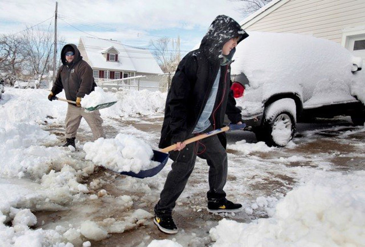 njdotcom's tweet photo. The winter forecasts are in. Could N.J. get hit by more snow than usual this year? https://t.co/GJUNEW03IB https://t.co/VrkSfJB7RY