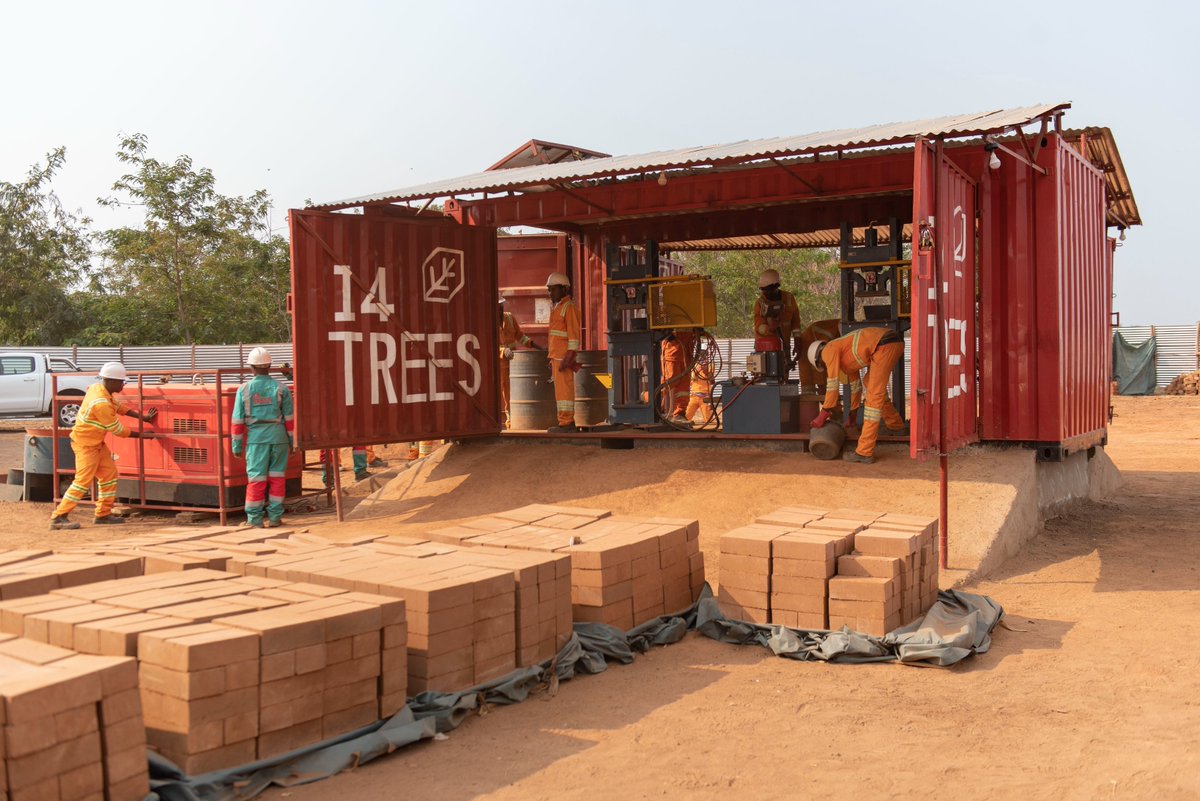 MICF_Malawi's tweet photo. What are the environmental challenges that Malawi faces and what are the types of innovation that the private sector is adopting to meet these challenges? Read the latest MICF blog to find out more https://t.co/45D740qPBh @undpmalawi @Nathan_Inc 
#COP26 #climateaction #innovation https://t.co/J96w4uuCUG