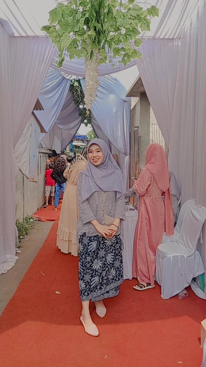 theaafroditiee_'s tweet photo. jangan malu kalo dibilang pendek, karna pohon ganja lebih mahal ketimbang pohon kelapa . HappyLovember💙 #BulanNovember bukan #MafiaPCR https://t.co/JSNudds4KK