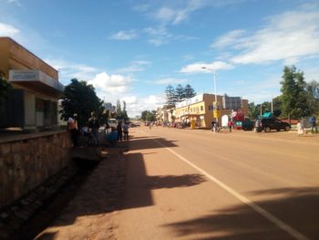 ChristopheUwiz's tweet photo. Aha niho hubatswe #Kaburimbo ya mbere mu Rwanda mu 1928. Mu cyari #Astrida. Abazi umujyi wa #Huye uyu munsi,iyo #Kaburimbo yavaga ahazwi nko #Kwa_Bihira ikagera kuri #Hoteli_Fauçon. Uyu muhanda wari hagati ya metero 150-200 ukaba warubakishijwe n'abazungu barimo #Joseph_Dardenne. https://t.co/cDVyKjQQFW