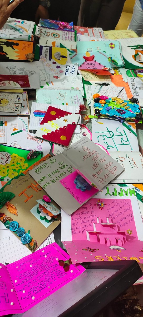 NinerSolapur's tweet photo. 9 Mah Bn NCC Solapur's SBZ College, Barshi NCC cadets handcrafted 64 Greeting cards for the soldiers away from home guarding the motherland in nature's lap lighting up our life by safeguarding us selflessly.
@HQ_DG_NCC 
@ncc_dte @NumeroUnopune @SpokespersonMoD https://t.co/46pQfyE835