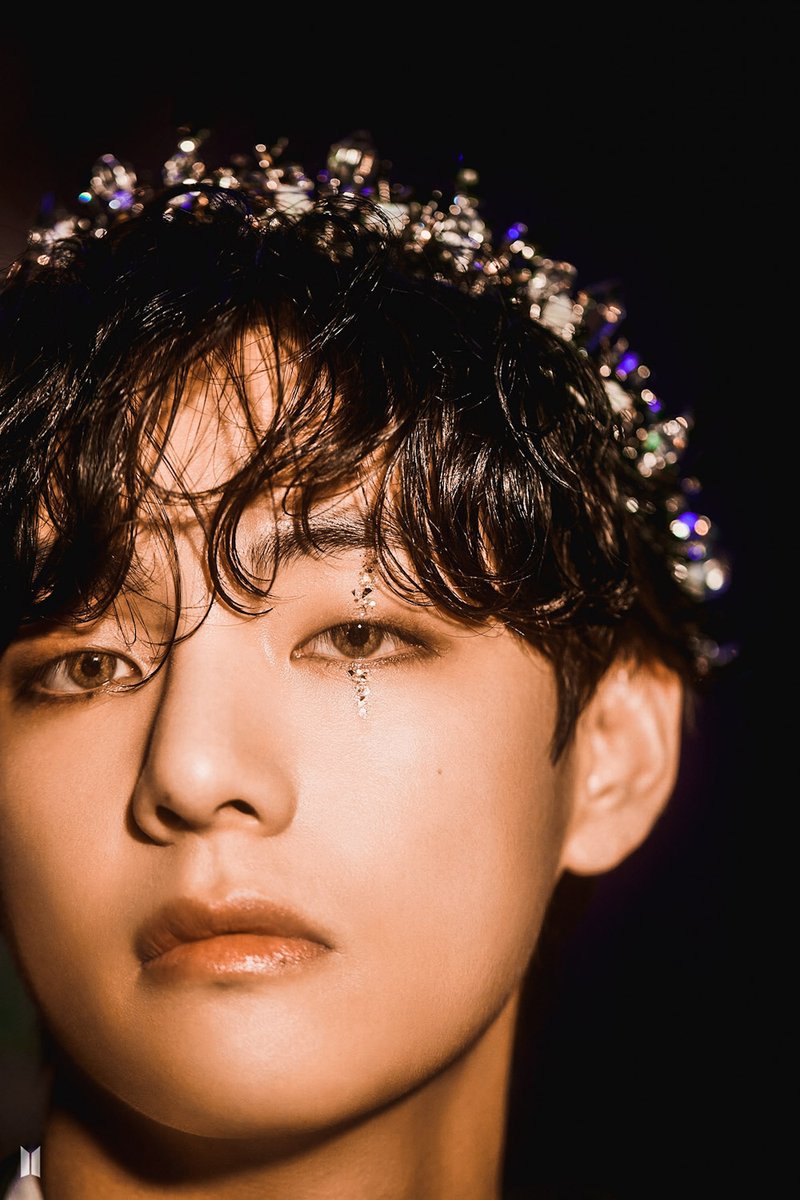 taeditorials's tweet photo. No matter the filter he is ethereal.

~ #V #방탄소년단뷔 https://t.co/CXfK9Qc56l