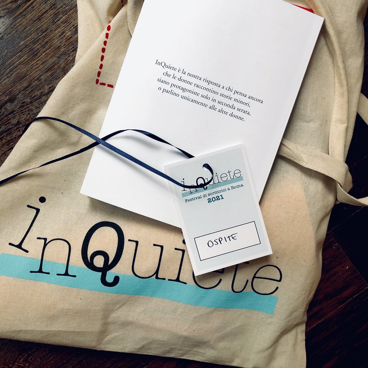 È successo davvero. Ho scritto un monologo che parla di dati e femminismo intersezionale, di giustizia, di oppressioni, di attivismo, dei #datibenecomune. L’ho letto in un teatro pieno, durante un festival letterario, un festival di scrittrici.

Grazie 🙏🏼 
#tispiegoildato