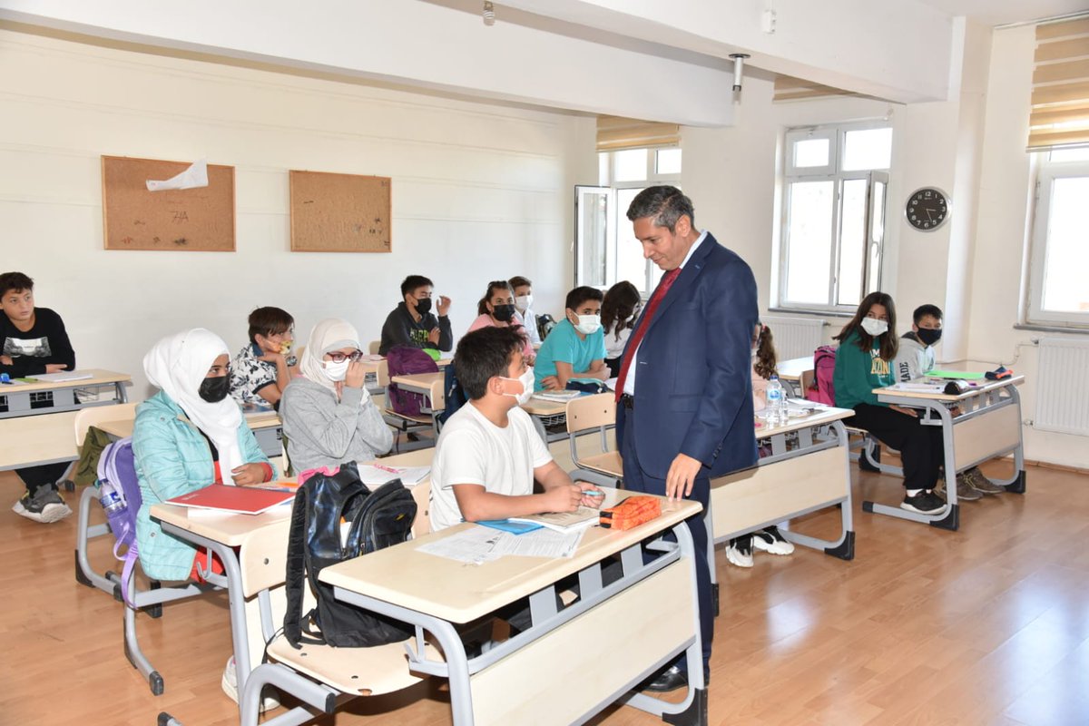 SaraylarM's tweet photo. Sayın İl Milli Eğitim Müdürümüze ziyaretleri için şükranlarımızı sunarız. https://t.co/aYHTyLKiFc