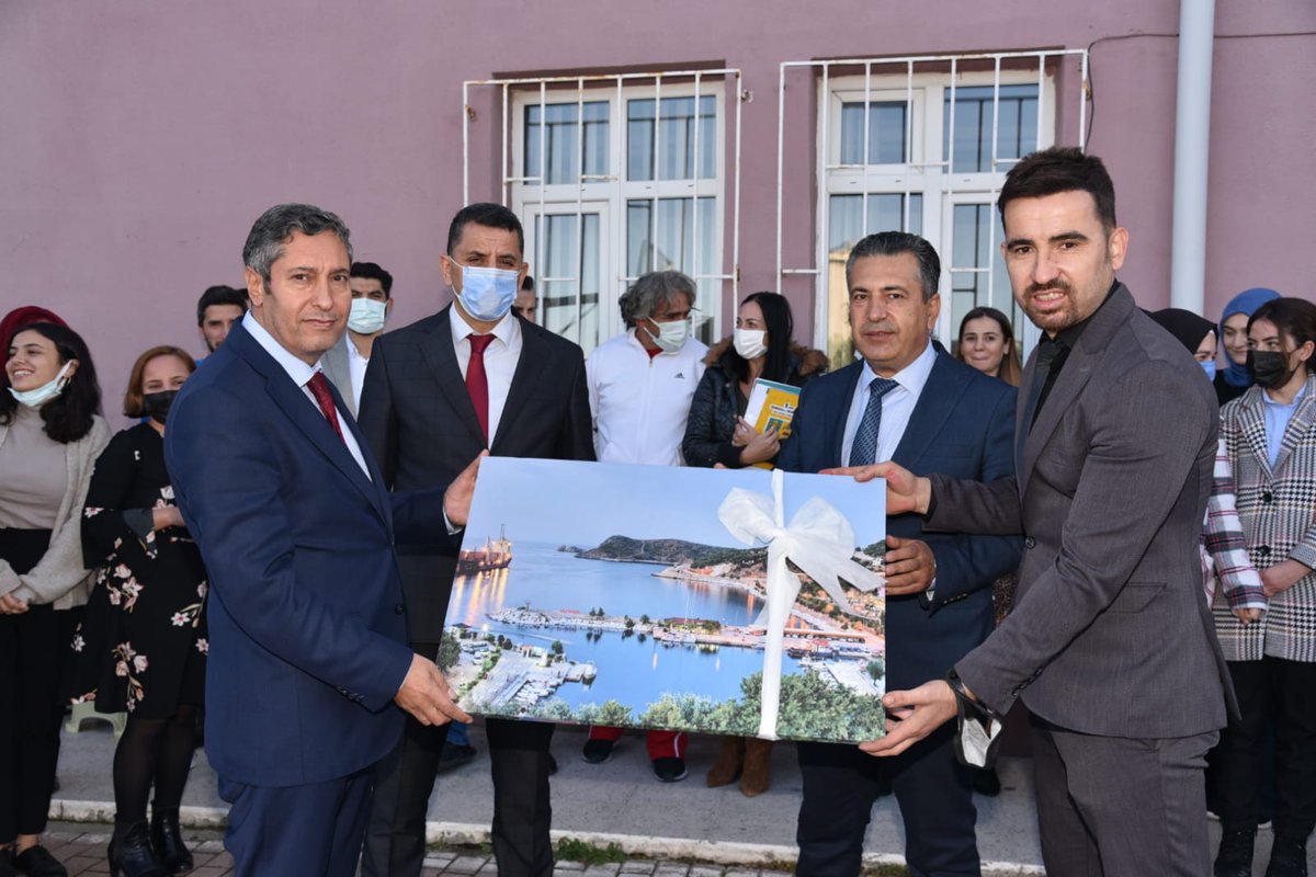 SaraylarM's tweet photo. İl Milli Eğitim Müdürümüz Sayın Ali Tatlı okulumuzu ziyaret ederek 2021-2022 eğitim-öğretim yılı faaliyetlerini yerinde inceledi. Öğretmenlerimiz ile görüşerek dilek ve önerilerini dinledi. 

@MarmaraMem 
@TC_Marmara 
@tatliali12 
@balikesirmem https://t.co/b4kSzee2Xm