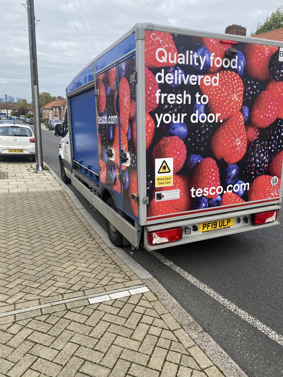 Rhomajay's tweet photo. @Tesco Tesco driver blocked my drive and told me he is allowed to do so as he is a key worker.

He didn’t care when I told him I will be reporting him, he trespassed on my private property and slammed my car boot shut

Video evidence available if you care to investigate @Tesco https://t.co/yxkWLZxJJ4