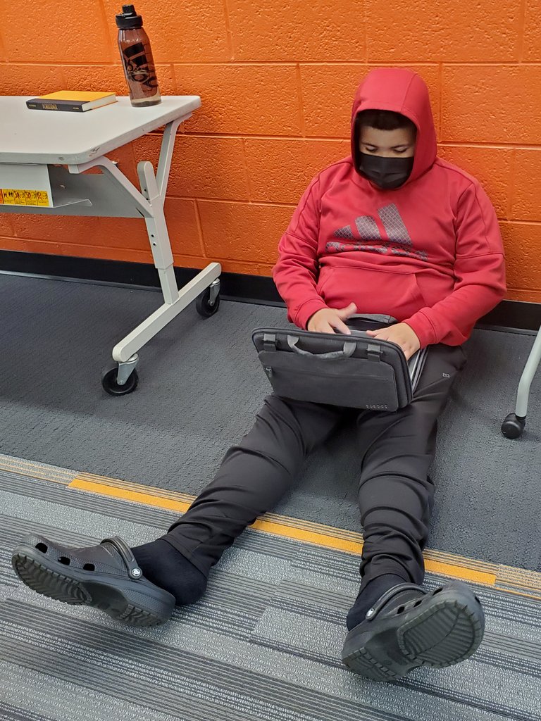 vbps_mcbride's tweet photo. Ms. Kubrak's students were loving their book clubs last week! https://t.co/FHMerNGPHn