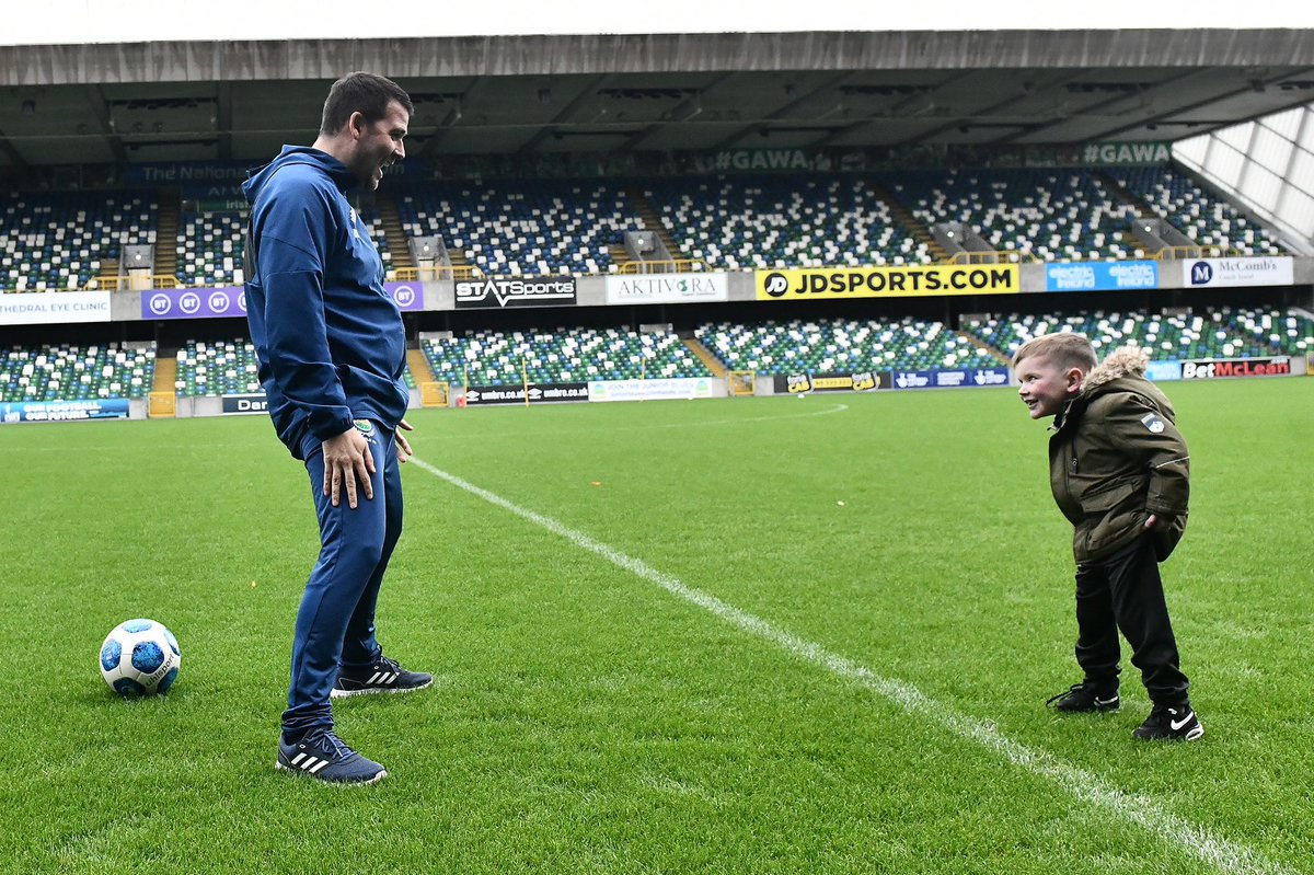 Donate4Daithi's tweet photo. Keep those legs closed, David...
Dรกithรญ gets the better of @OfficialBlues manager and @NorthernIreland legend David Healy.
#Megged
โญโญโญ https://t.co/fm8IkLW4wm
๐ธ @PacemakerPress
#YesIDonate #IsDeontรณirMรฉ #OrganDonation @OfficialBlues https://t.co/9JaMVYWLsg