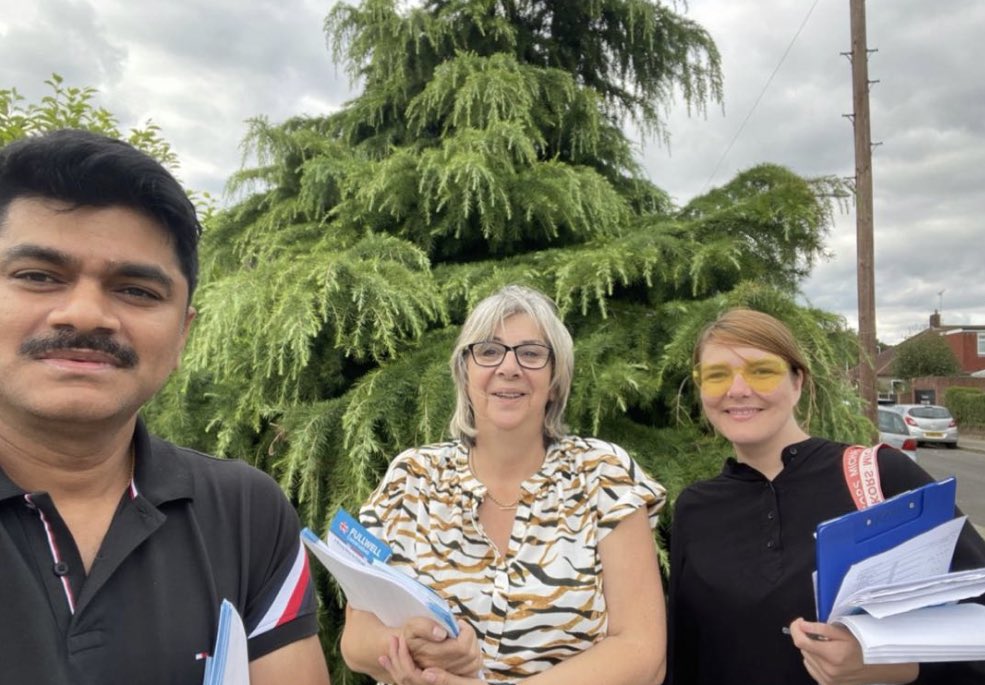 Our @TeamFullwell are out again this morning talking to residents and have residents meetings booked this afternoon #FullwellGoingBlue2022