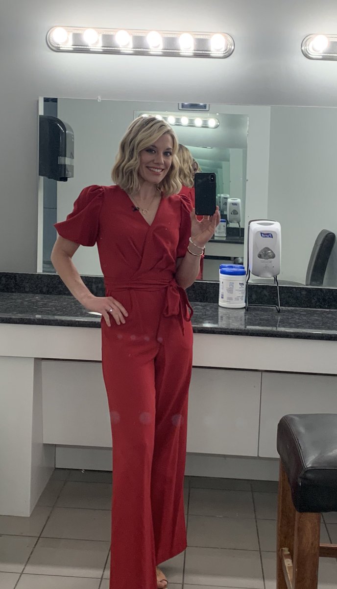 NicoleNalepaTV's tweet photo. 💫 SURPRISE! 💫 
Jumping into this new month with a another fun #JUMPSUIT! 💃 🕺 

#thisisnotabathroomselfie #makeuproomchronicles #vintagefashion #fallfashion #boogiefever #mondayvibes #goodvibes #behealthy #staypositive https://t.co/n50c8NiBw1