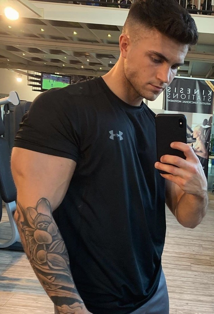 Expertus_Fanta's tweet photo. @javieribanez19 Eres un feo y cuerpo de yonki,me río en tu cara FEOOOOOO https://t.co/29VPpHElaC