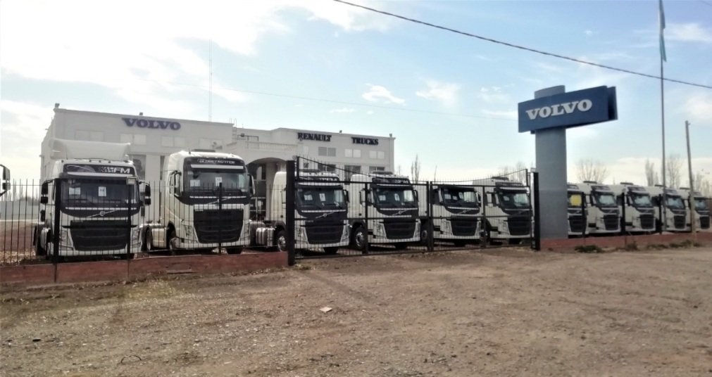 autoexecutiveAR's tweet photo. 📽 #AutoexecutiveTV en el Epicentro de la Actividad Frutícola 🍎de la Patagonia, Visitamos @VolvoTrucksAR #Decker en Allen, Río Negro 🚛
👉 https://t.co/DF4jb9sAez https://t.co/0UOsUSGVTa