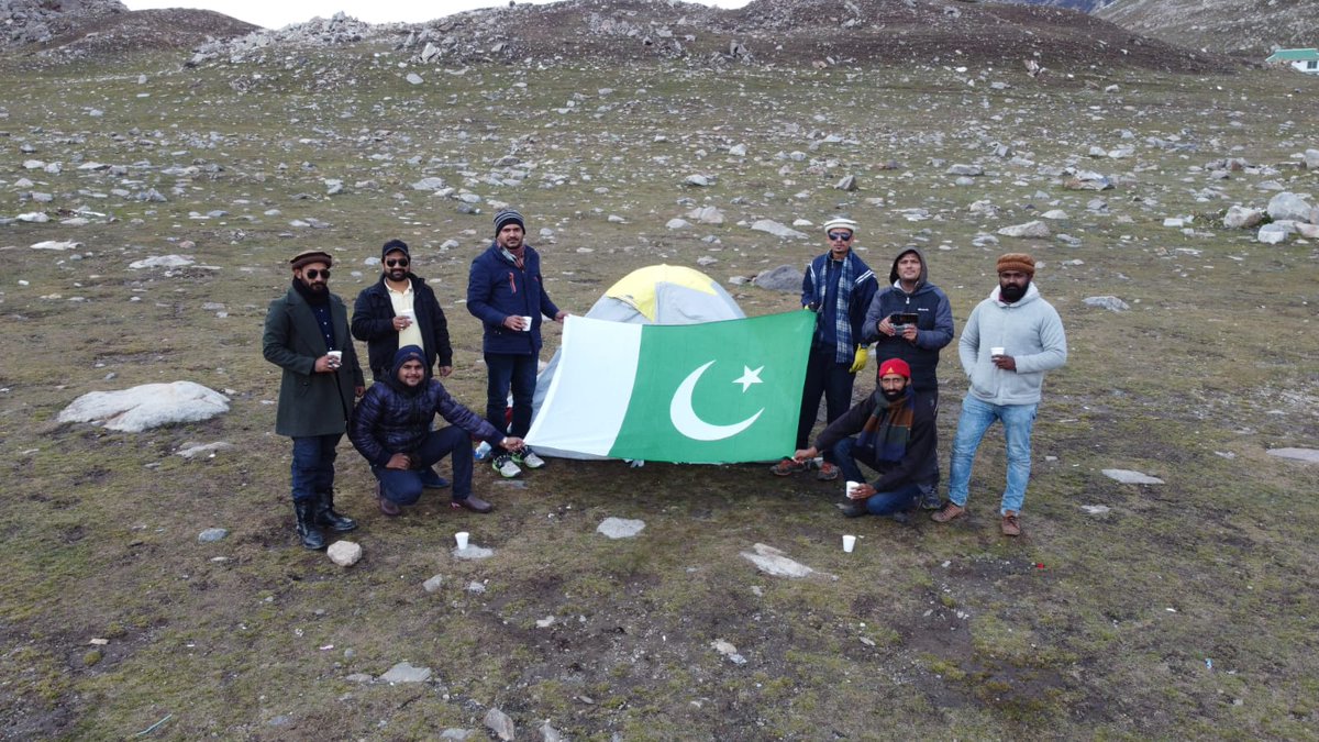 EcoVibeExplorer's tweet photo. @BakhatNasr along with his team spent last few days in Naran City and Saif Ul Malook and dumped 100 sacks (40kg) of garbage including wrapper and plastic.
Well done Sir ππ. You and your team are role models for all of us in keeping our tourism destinations clean. #CleanPakistan https://t.co/3eD2eF21FV