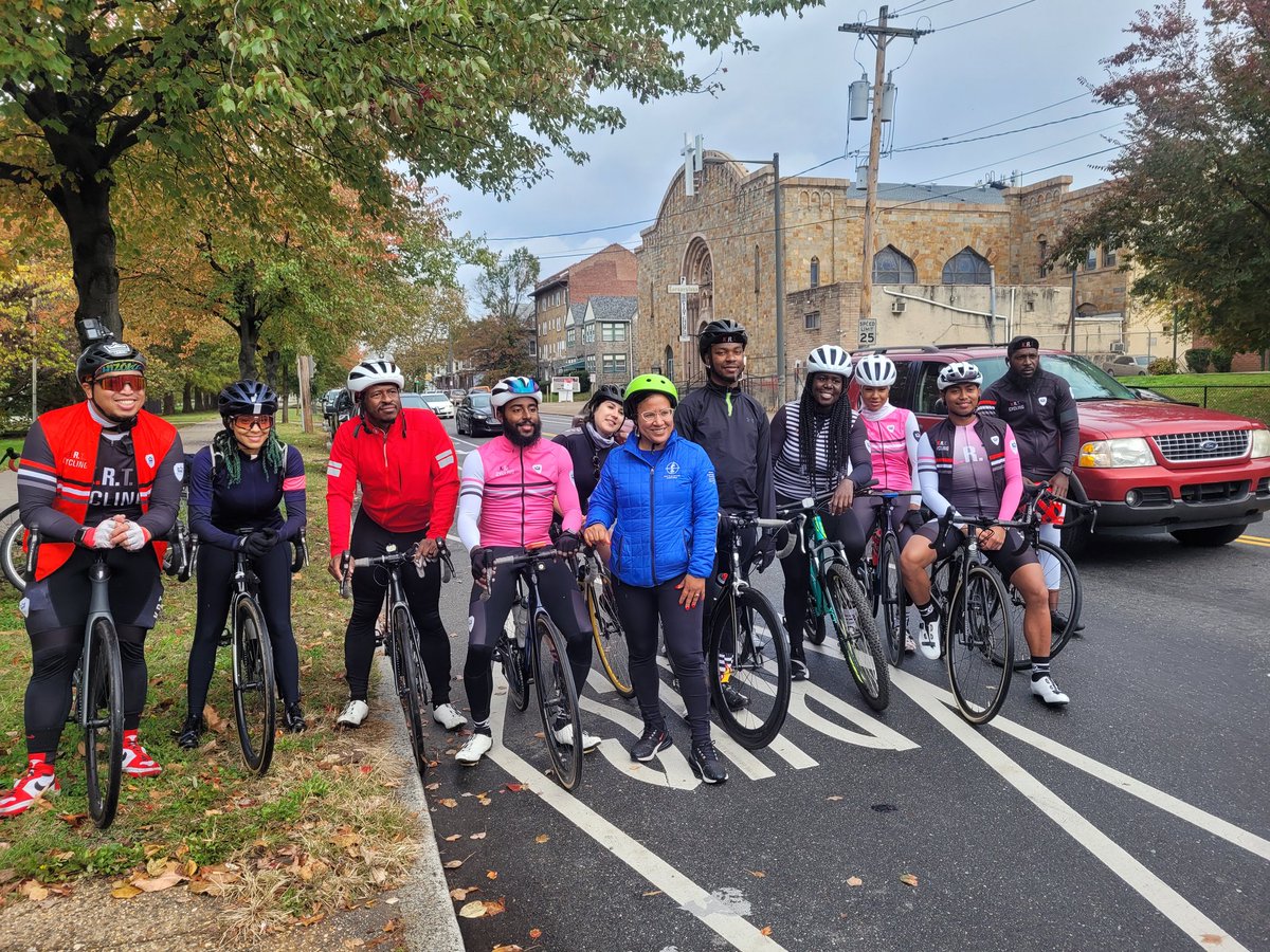 bcgp's tweet photo. Amazing #PedalsForPeace  Halloween ride hosted by @RepDonnaBullock thru North Phila w/ community members @betterbikeshare #krt&amp;qrt @CeaseFirePA @muralarts @cycletovote https://t.co/7Nl4YMHU70