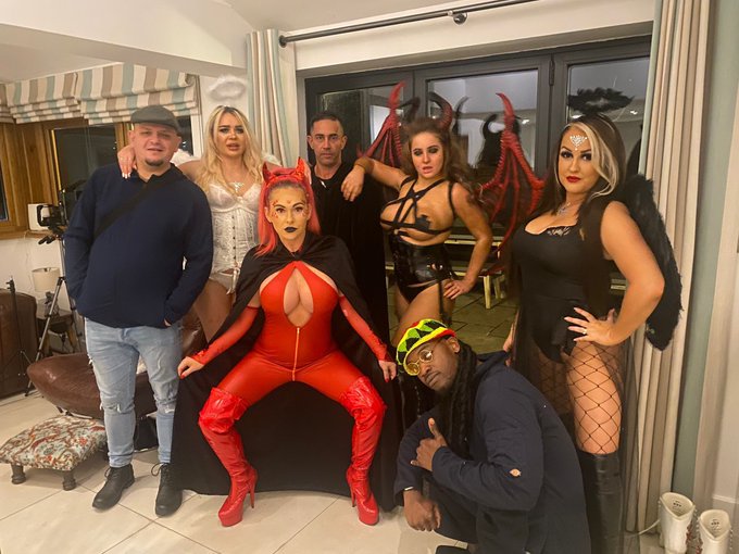 Thanks for the great 3 days of shootin @RoxiKeogh @gbhoney3 @Atlantis_XXX @danitaylormua @SophieShox<a class="tags" href="/tag/roxikeogh">@roxikeogh</a><a href="/tag/sex"class="tags"><span>#sex</span></a><a href="/tag/horny"class="tags"><span>#horny</span></a><a href="/tag/stud"class="tags"><span>#stud</span></a><a href="/tag/fuck"class="tags"><span>#fuck</span></a>