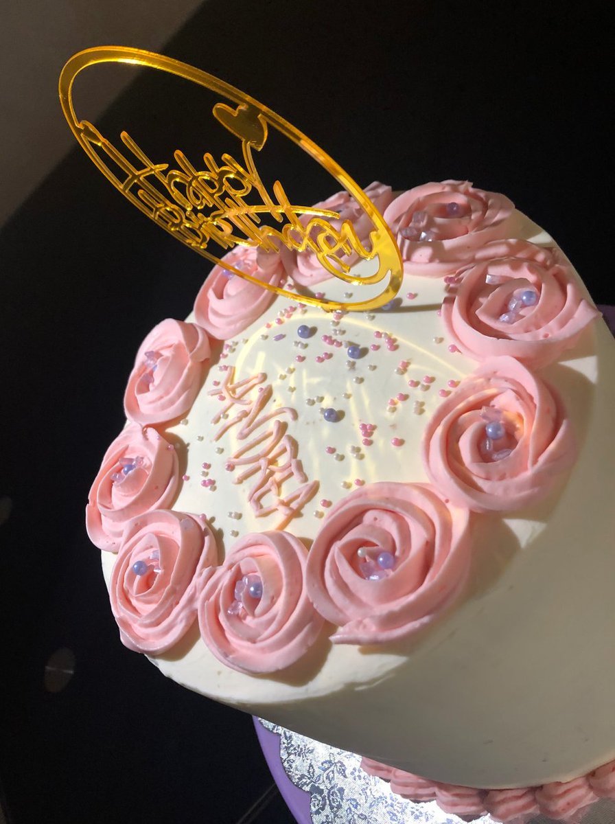 Patisseries_Mag's tweet photo. En ce début du mois de Novembre ; décidons de voir la vie en rose quelques soient les situations 🥰
Bon mois de Novembre ! https://t.co/C9L9tATAQB